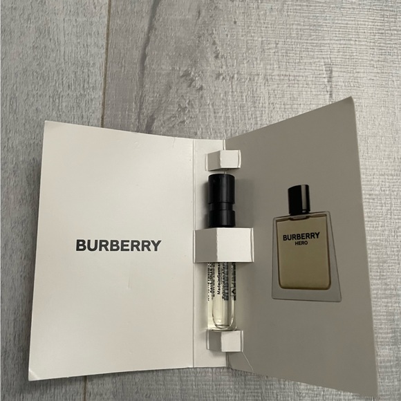 Nwt Burberry Hero - Picture 2 of 2